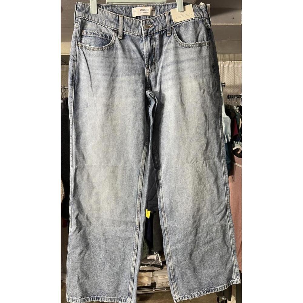 Hollister NWT Size 8/29 Low Rise Baggy Women’s Jeans MSRP $49.95